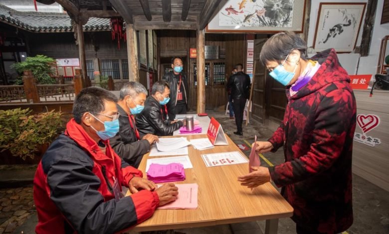 Residents in Qianxibian village, Tangya township, Jindong district, Jinhua city, east China’s Zhejiang province, cast their ballots to elect officials for the villagers’ committee, Nov. 26, 2020. (Photo by Yang Meiqing/People’s Daily Online)