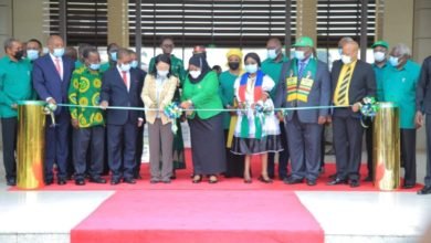 Chinese Ambassador to Tanzania Chen Mingjian, President of Chama Cha Mapinduzi Party and Tanzanian President Samia Suluhu Hassan, as well as general secretaries and high-level representatives of the other five parties cut the ribbon at the inauguration ceremony of the Mwalimu Julius Nyerere Leadership School. (Photo from https://panafricanvisions.com/)