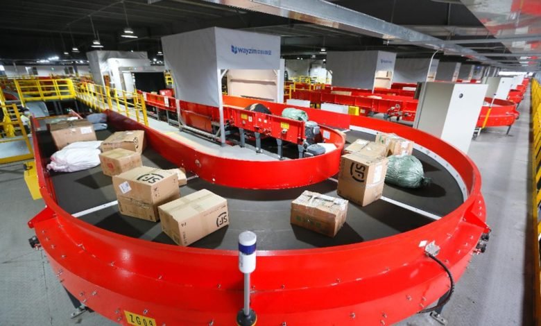 An automatic parcel sorting system is busy working at a distribution center of express delivery company SF Express in Qingdao, east China’s Shandong province, Nov. 7, 2021. (Photo by Liang Xiaopeng/People’s Daily Online)