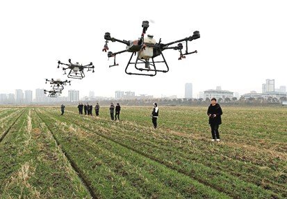 Technicians of an agricultural cooperative in Quanjiao county, Chuzhou, east China's Anhui province test agricultural drones, Feb. 12, 2022. (Photo by Shen Guo/People's Daily)